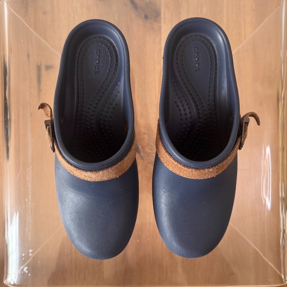 Crocs Sarah Clog Mule Navy Brown Leather Size 5  Minimalist Scandinavian Slip On - Picture 2 of 14